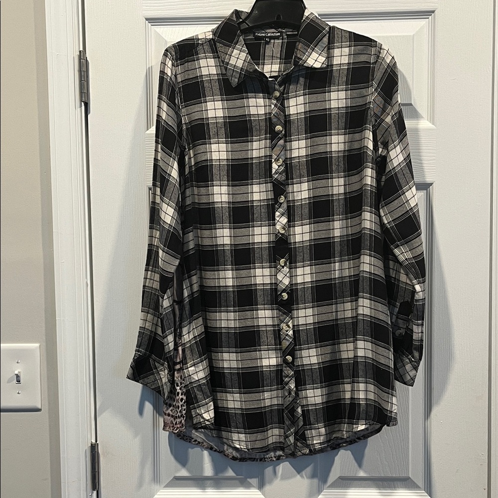 Tolani Black and White Plaid Blouse. On the back side a unique floral design.